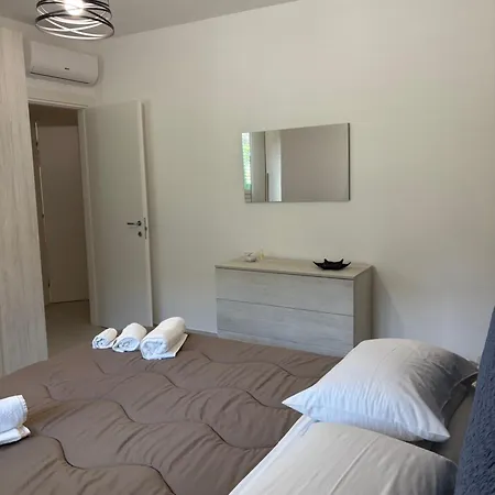 Le Di Zefiro Apartment *